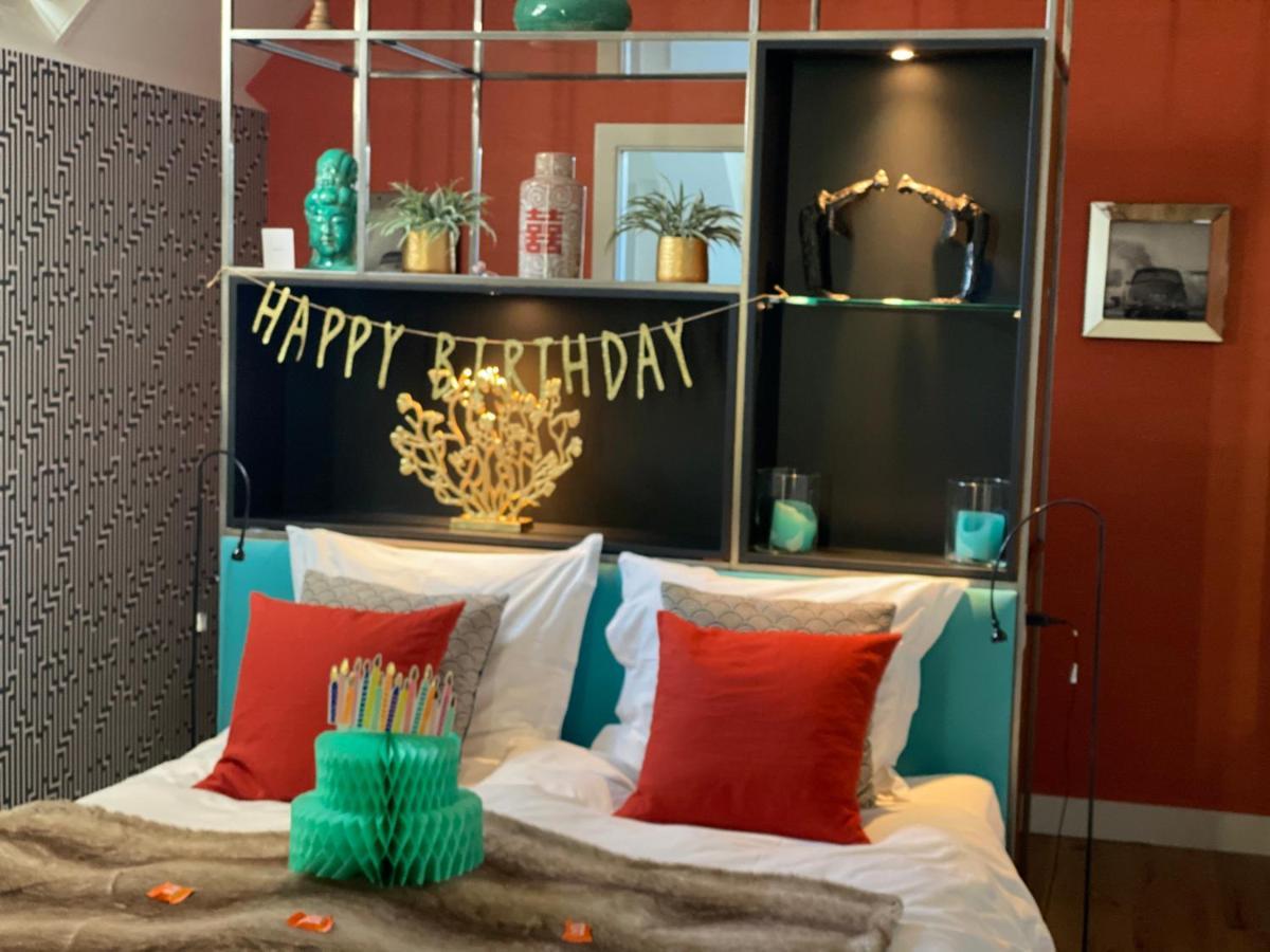 ラーレン Maison De Sas Bed & Breakfast エクステリア 写真