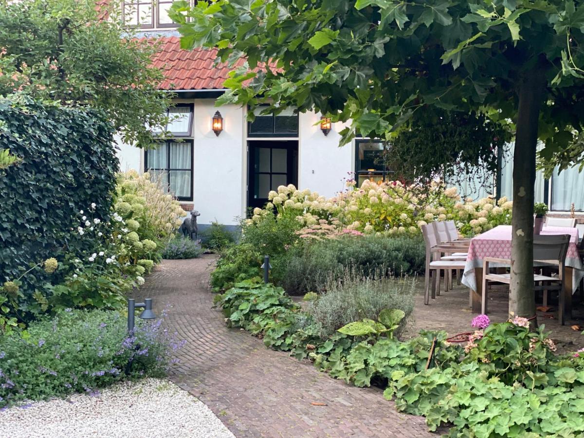ラーレン Maison De Sas Bed & Breakfast エクステリア 写真