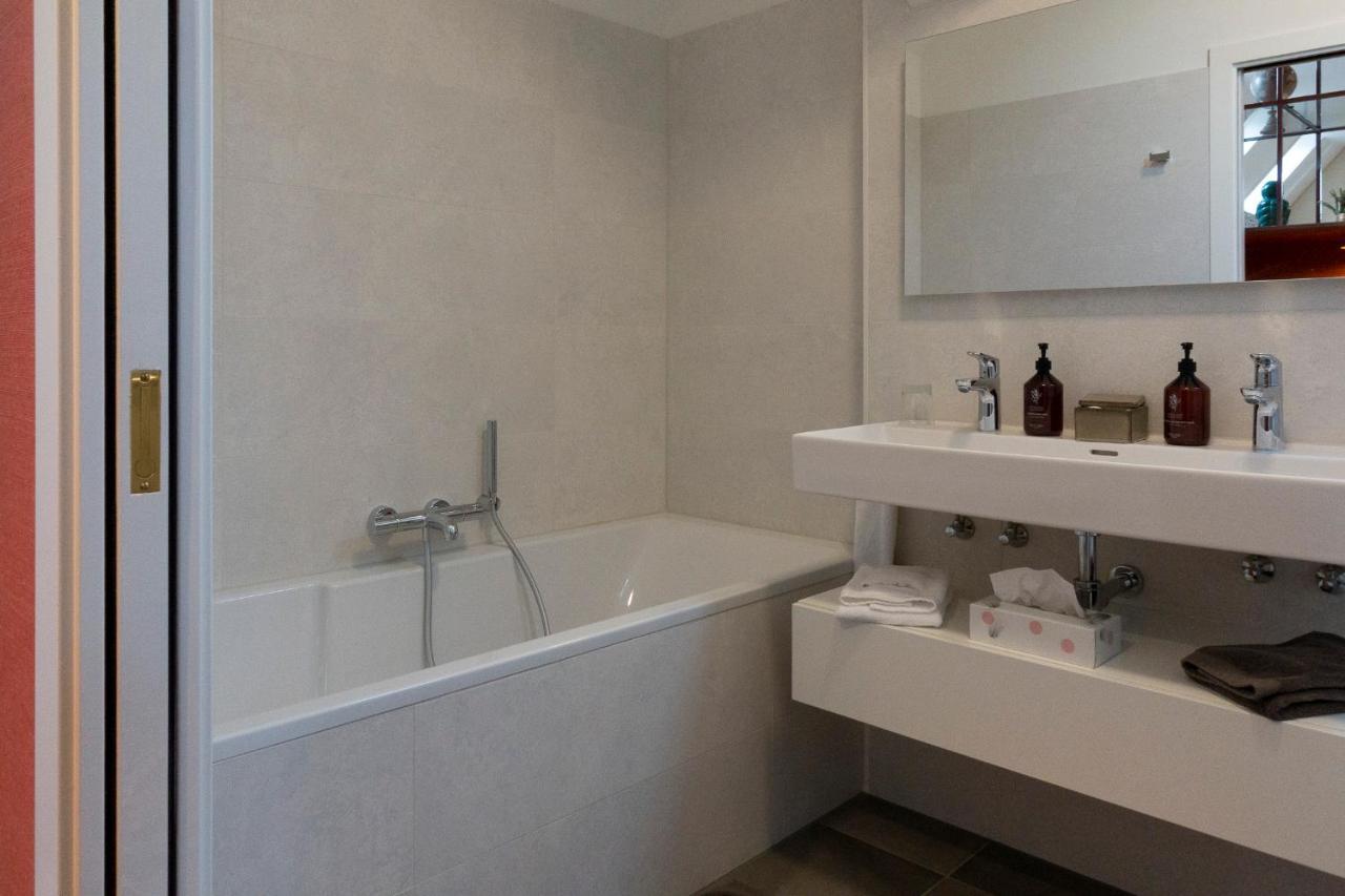 ラーレン Maison De Sas Bed & Breakfast エクステリア 写真