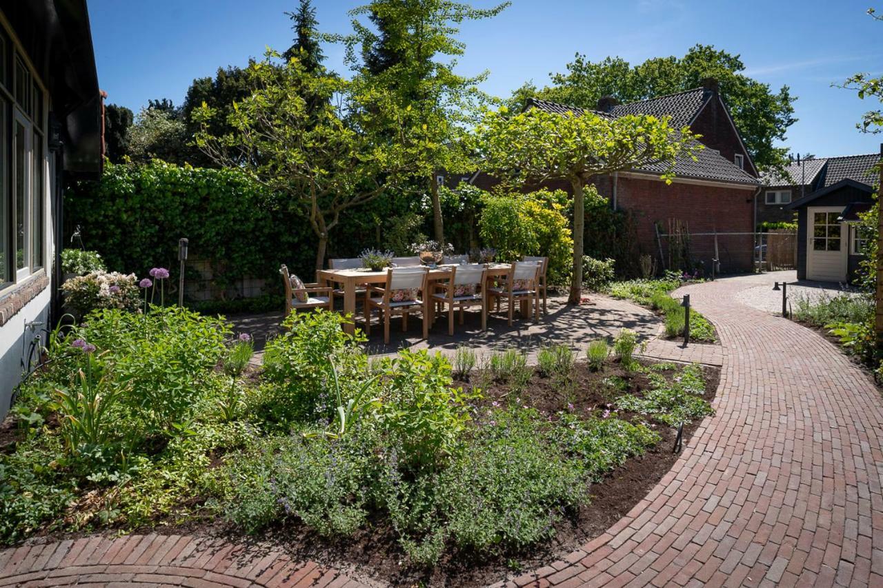 ラーレン Maison De Sas Bed & Breakfast エクステリア 写真