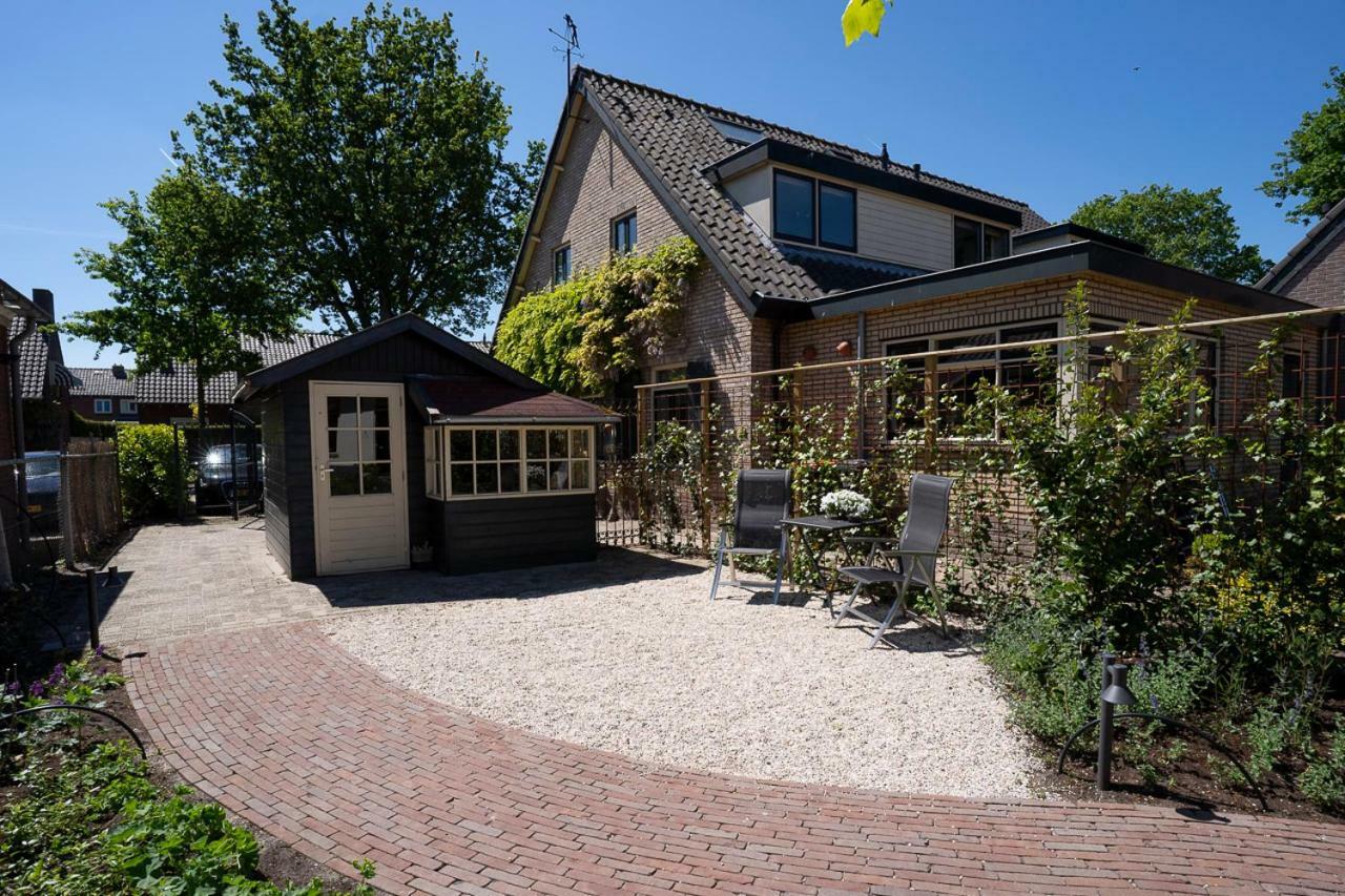 ラーレン Maison De Sas Bed & Breakfast エクステリア 写真